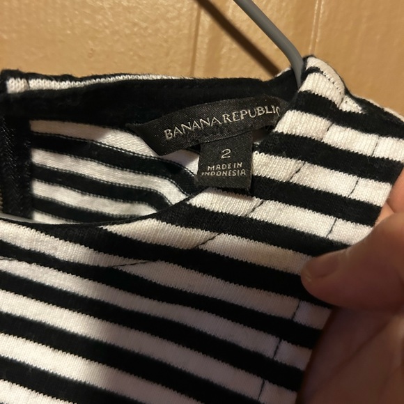 Banana Republic Top sleeveless - Picture 2 of 3